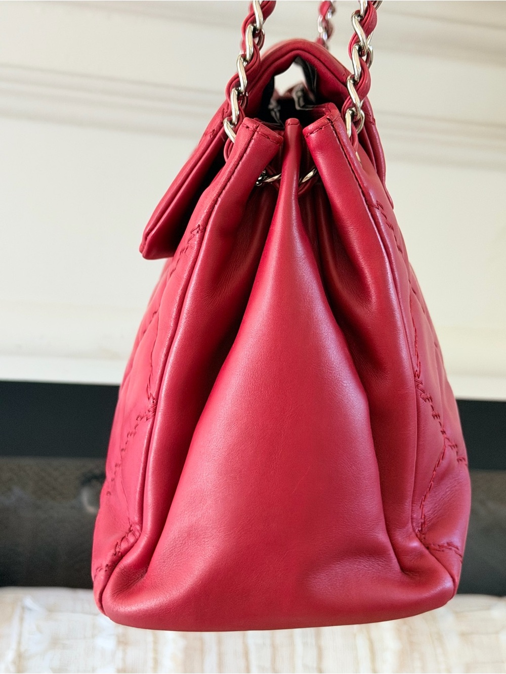 CHANEL Quilted Lambskin Shoulder Bag in Berry Pink with Chain Strap - Picture 4 of 15